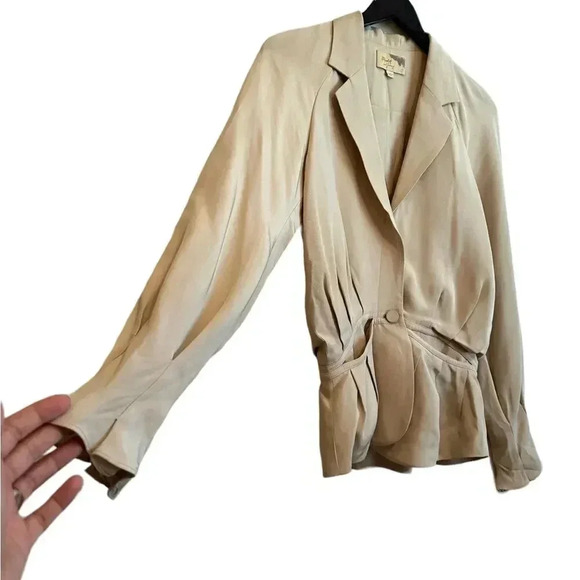 Gorgeous, Elizabeth and James, silk cream jacket, fully lined with button sleeve - Picture 6 of 11